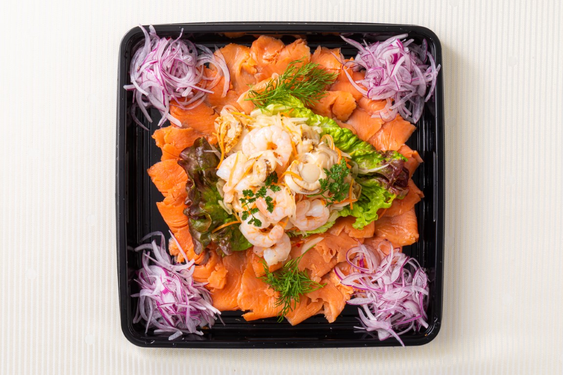 スモークサーモンと魚介マリネ